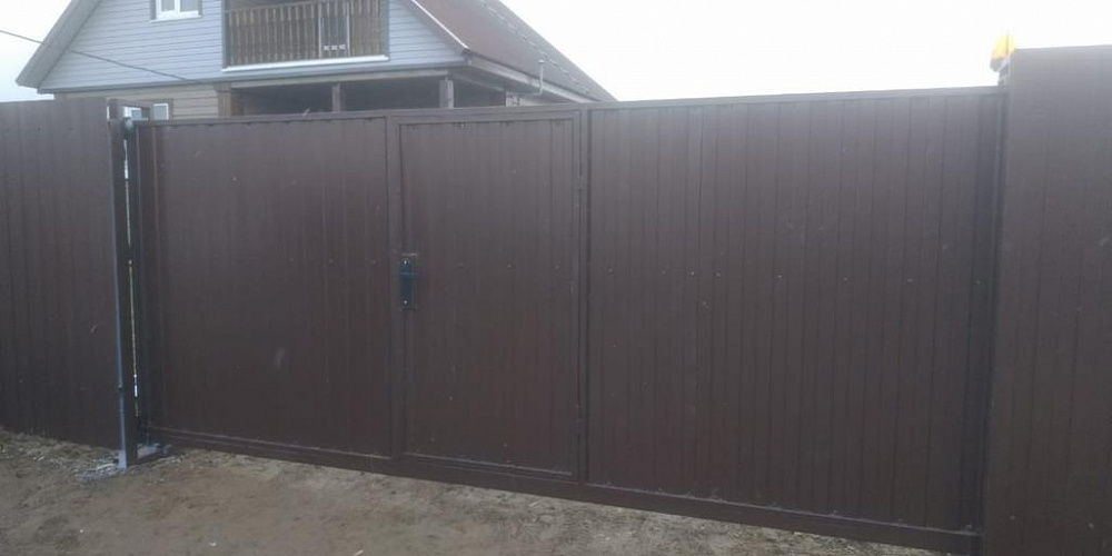 забор из профлиста+ откатные ворота со встроенной калиткой Аннино