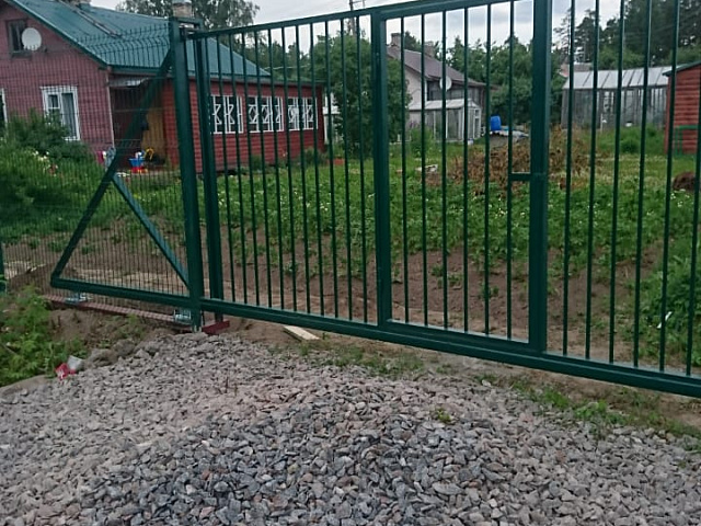 Откатные ворота со встроенной калиткой в комплексе с забором 3Д-готовы!